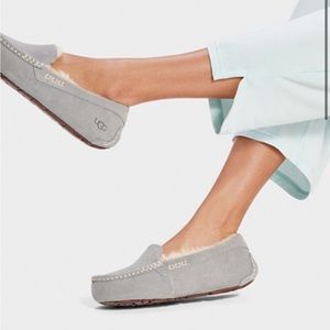 Ugg Ansley SheepSkin Moccasins EUC size 8